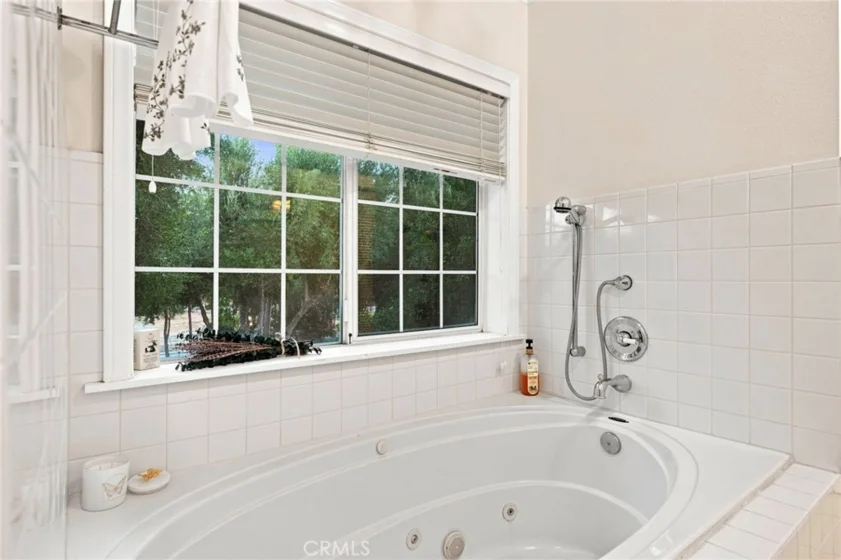 42761 Juniper photo 29