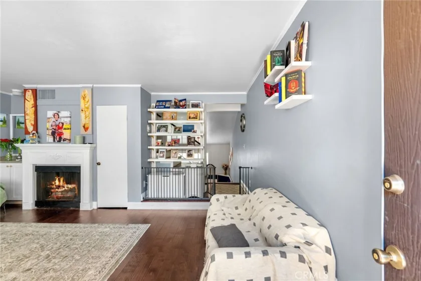 5463 Newcastle Avenue #8 photo 1