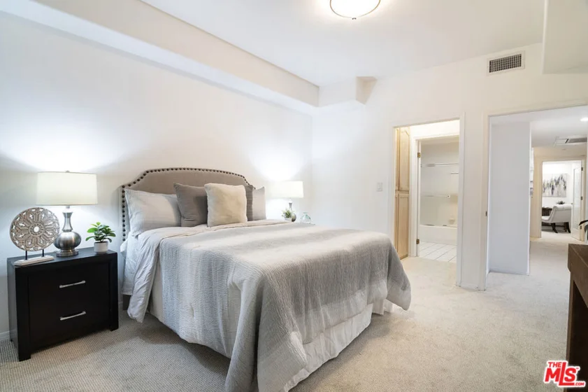 1537 S Wooster Street #105 photo 11