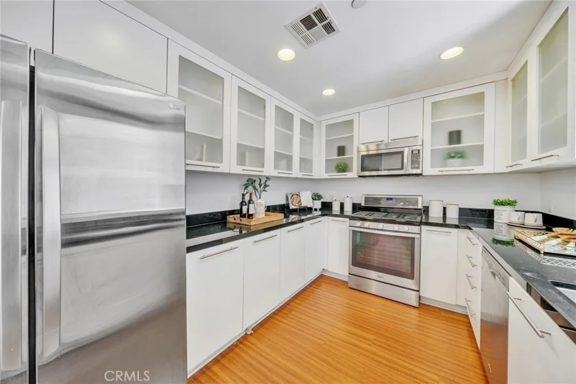 230 S Jackson #206 photo 5