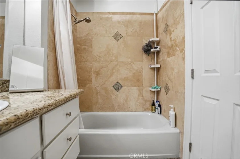 48 Monroe photo 63