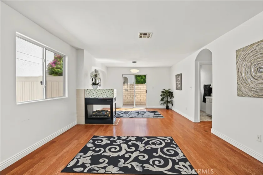 18334 Keswick Street photo 5