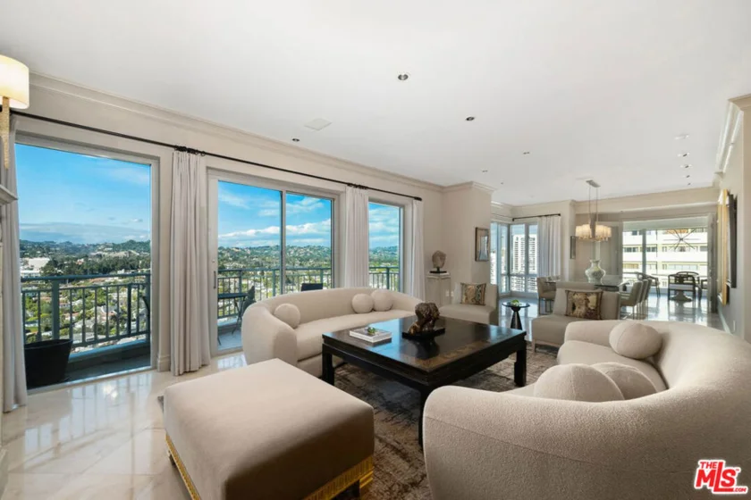 10727 Wilshire Boulevard #2104 photo 1