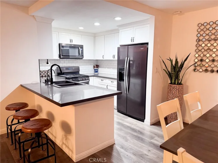 15511 Sherman Way #25 photo 1