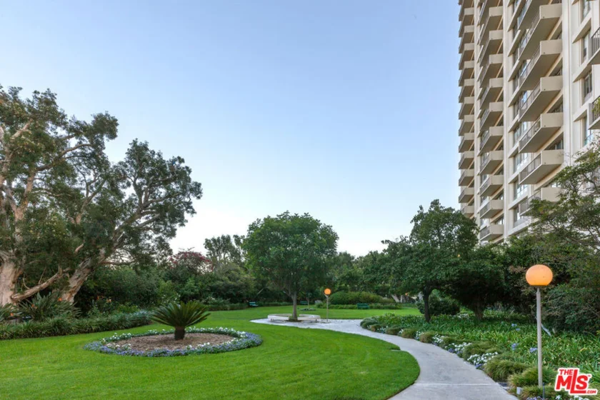 2170 Century Park East #1804 photo 26