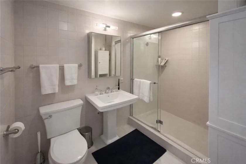 865 Comstock #16A photo 3