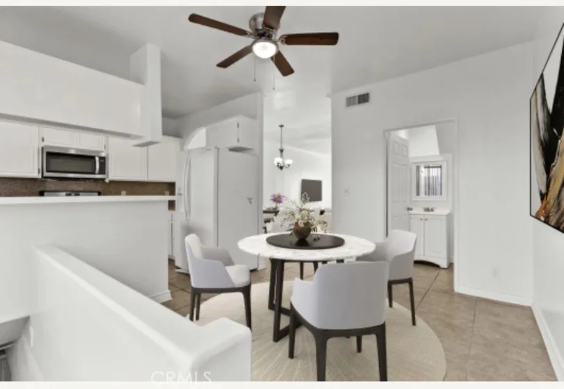 18347 Saticoy Street #4 photo 1