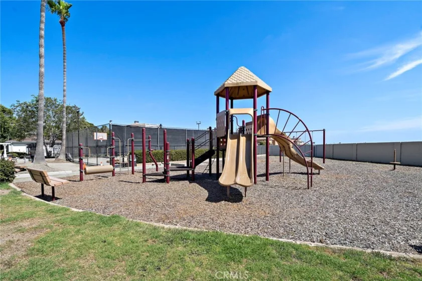 8215 Deerfield Drive photo 30