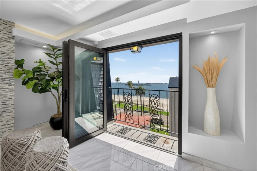 2601 E Ocean #807 photo 1
