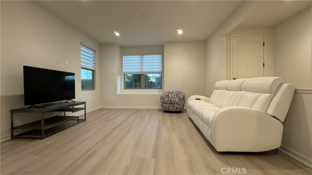 110 Sunnyside photo 4