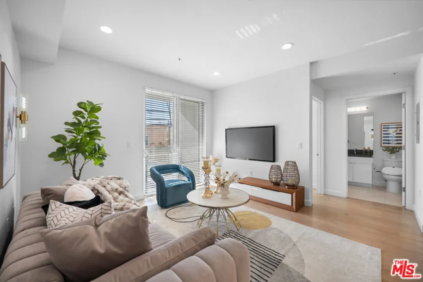 105 S Mariposa Avenue #204 photo 10