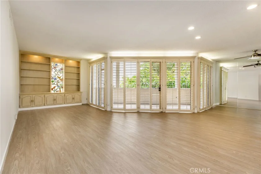5216 Yarmouth Avenue #105 photo 4