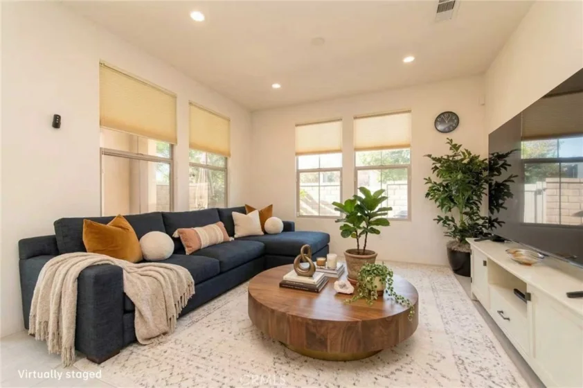 192 Finch photo 10