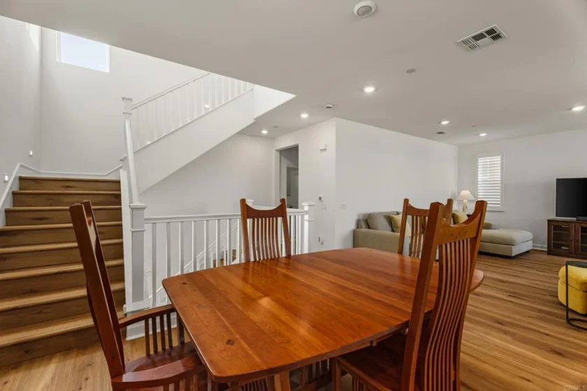 444 Bunsen Street photo 18