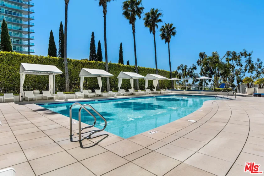 13700 Marina Pointe Drive #1016 photo 24