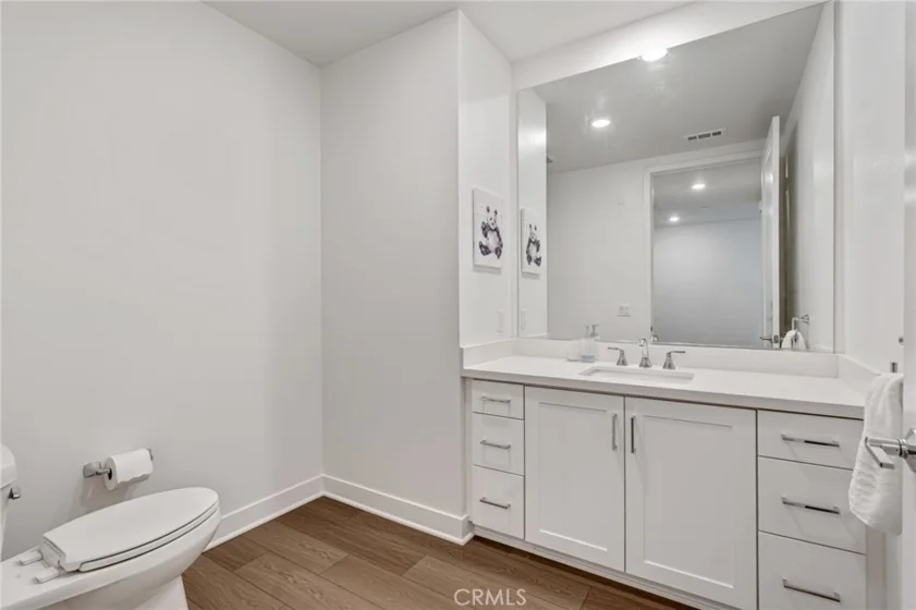 4600 Rivington photo 23