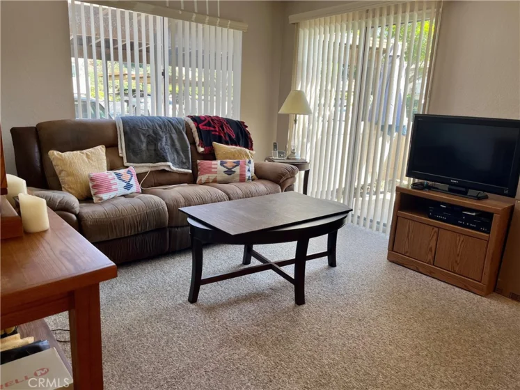 25652 Rimgate photo 5