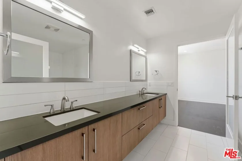 12837 Moorpark Street #313 photo 14
