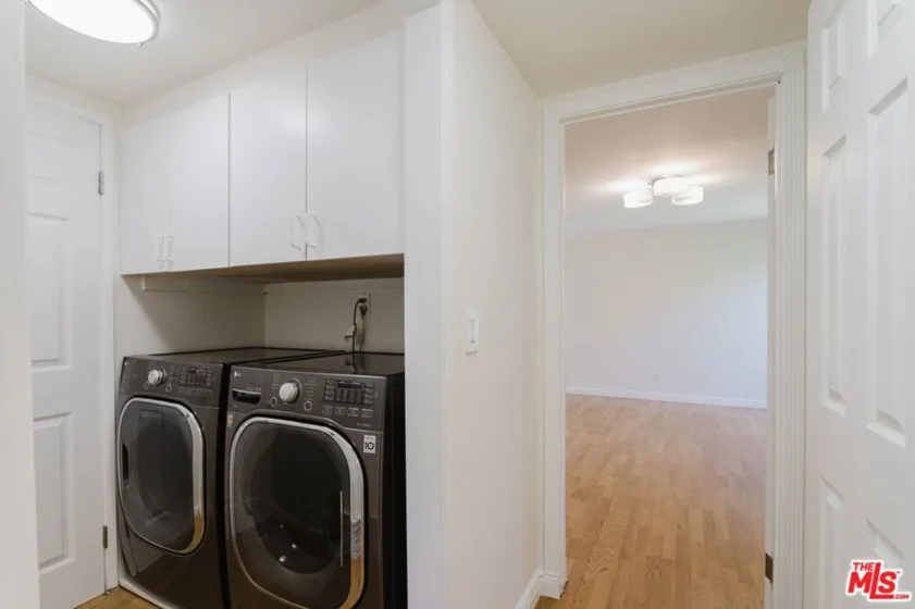 14980 Victory Boulevard #201 photo 23