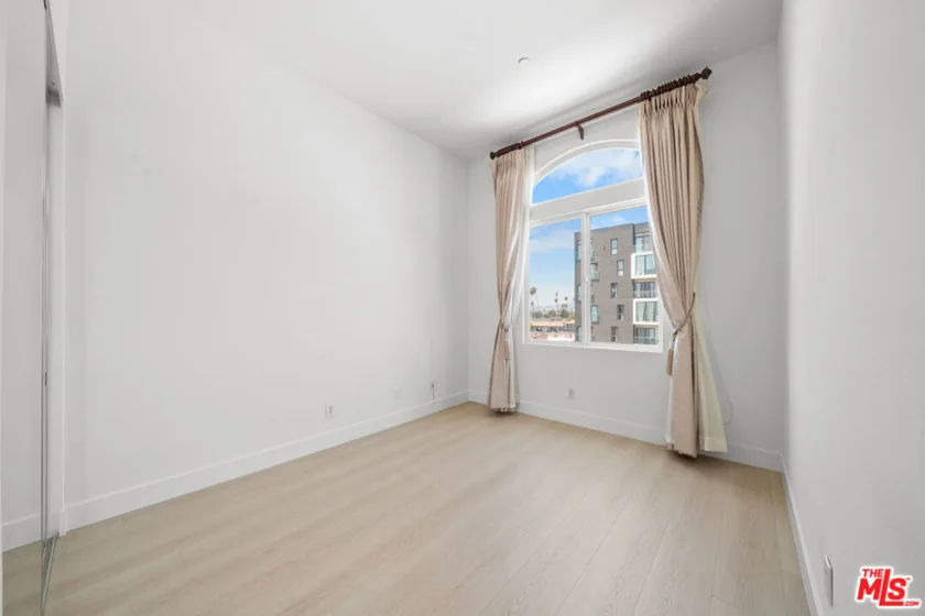 309 S Mariposa Avenue #301 photo 16