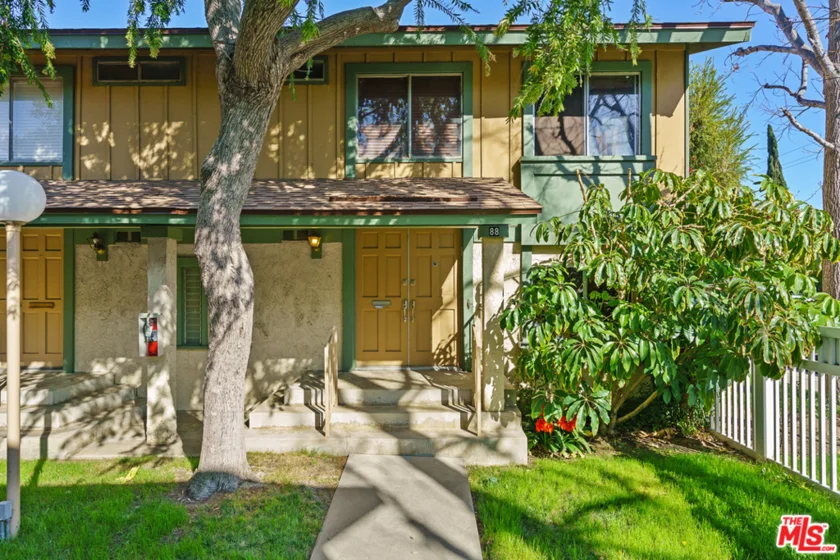 18951 Kittridge Street #88 photo 1