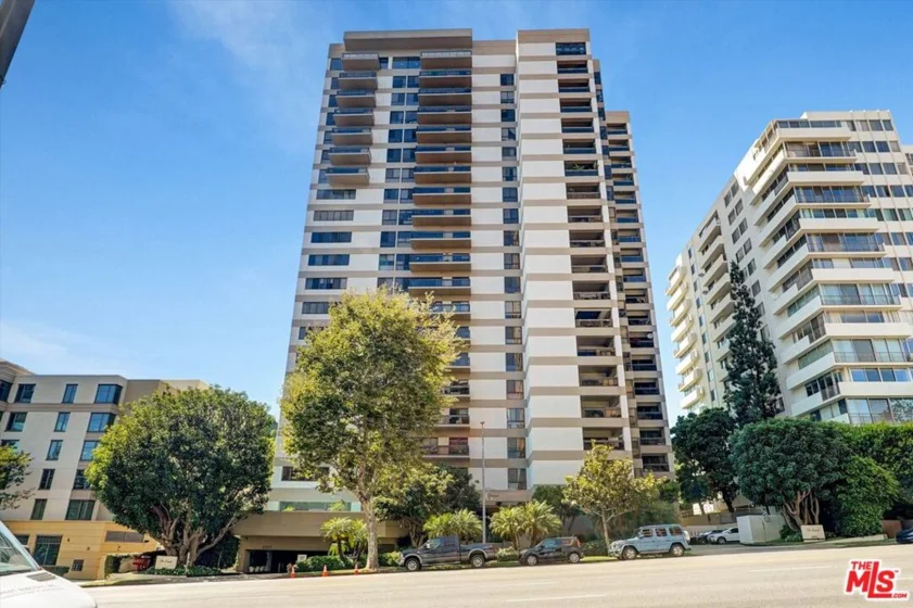 10445 Wilshire Boulevard #504 photo 1