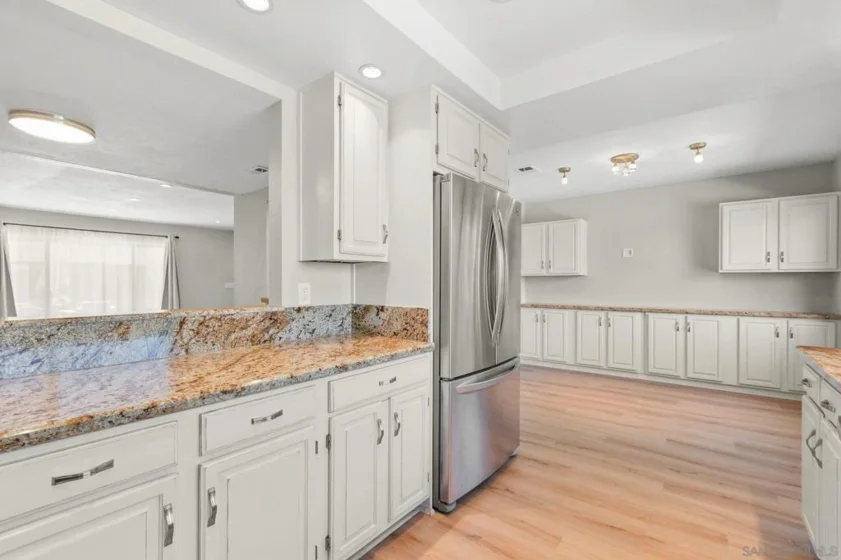 835 E Avenue #B photo 16