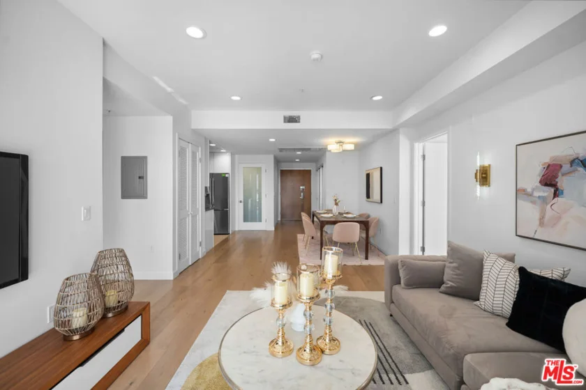 105 S Mariposa Avenue #204 photo 9