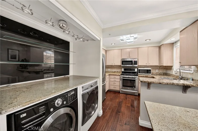 321 W. Queen St. Unit 8 photo 13