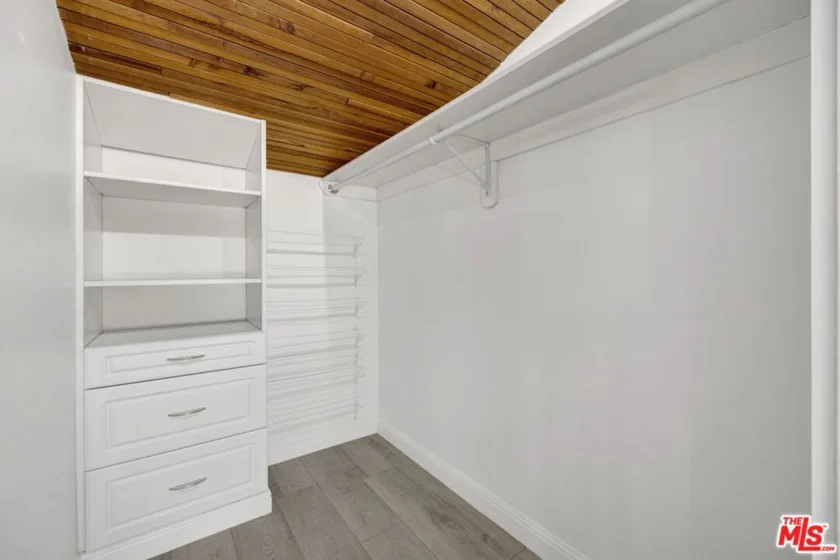 5460 White Oak Avenue #G305 photo 18