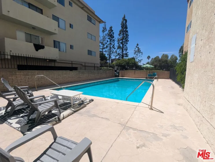 5412 Lindley Avenue #218 photo 3