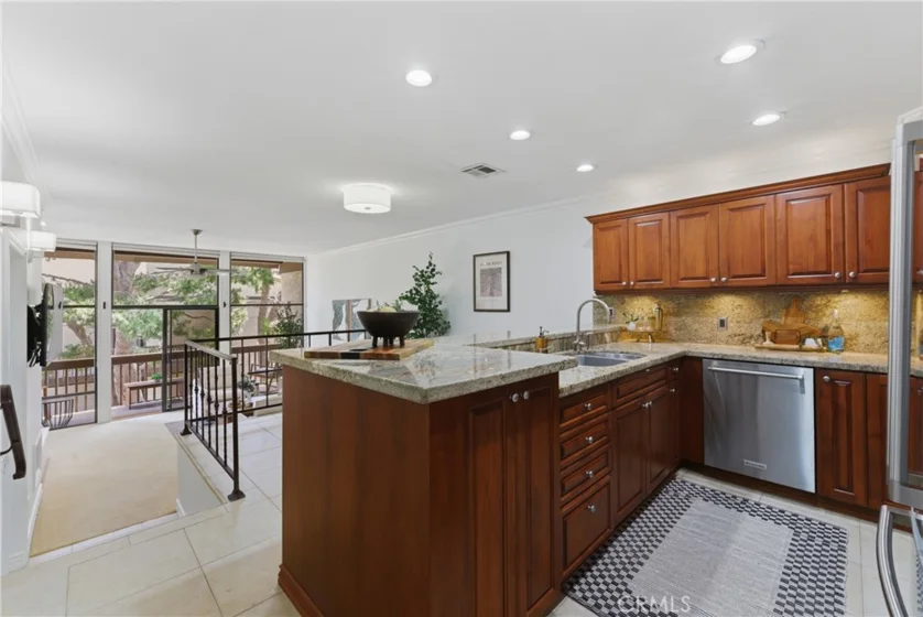 8208 N Marina Pacifica photo 32