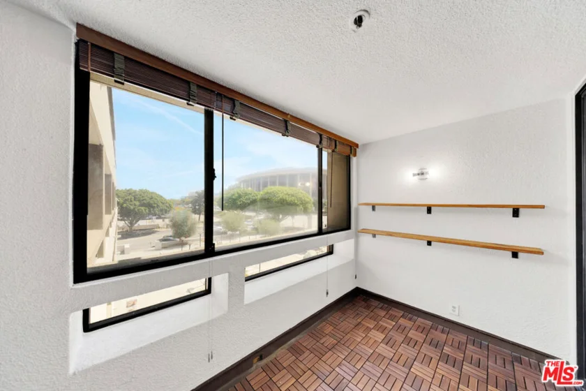 121 S Hope Street #429 photo 42