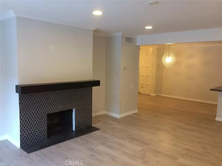5334 Lindley Avenue #122 photo 1