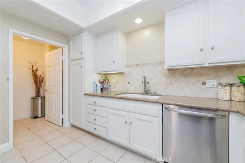 610 S Wilton Place #402 photo 4