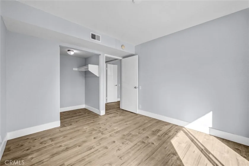 2207 Apricot photo 19