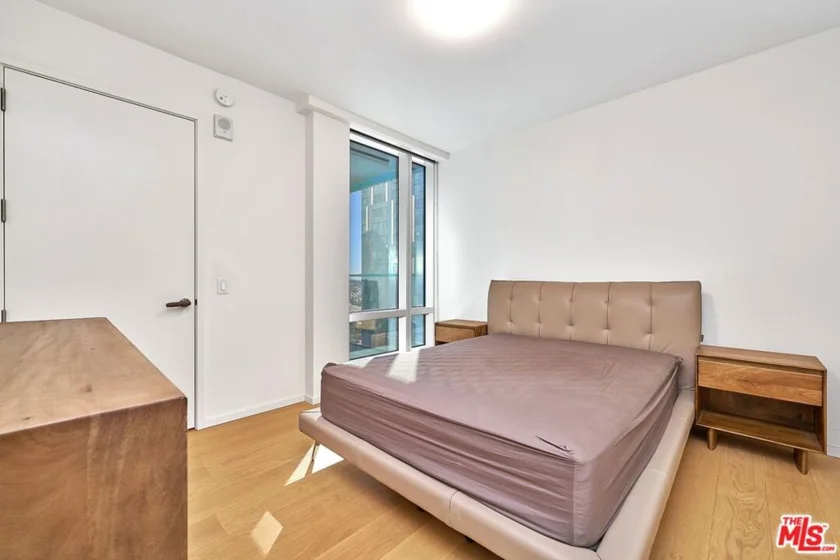 877 Francisco Street #1516 photo 17