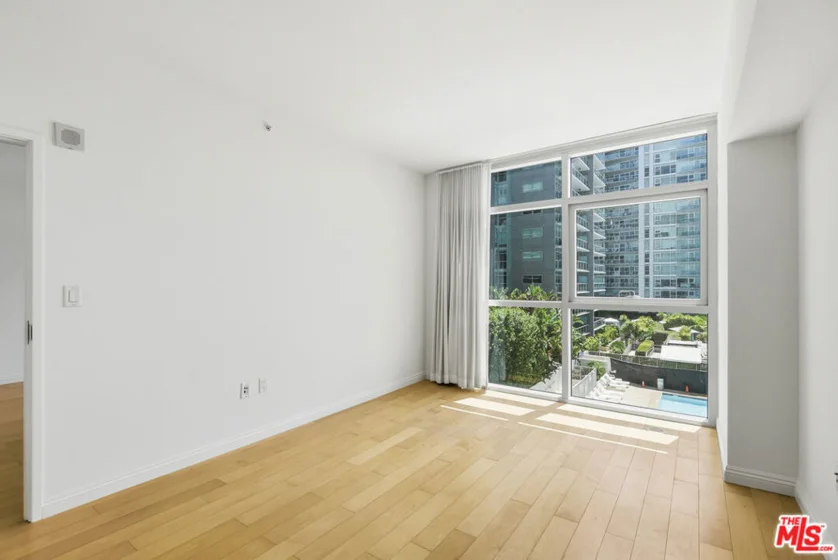 13700 Marina Pointe Drive #630 photo 17