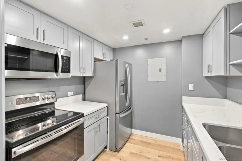 425 W Beech Street #314 photo 3