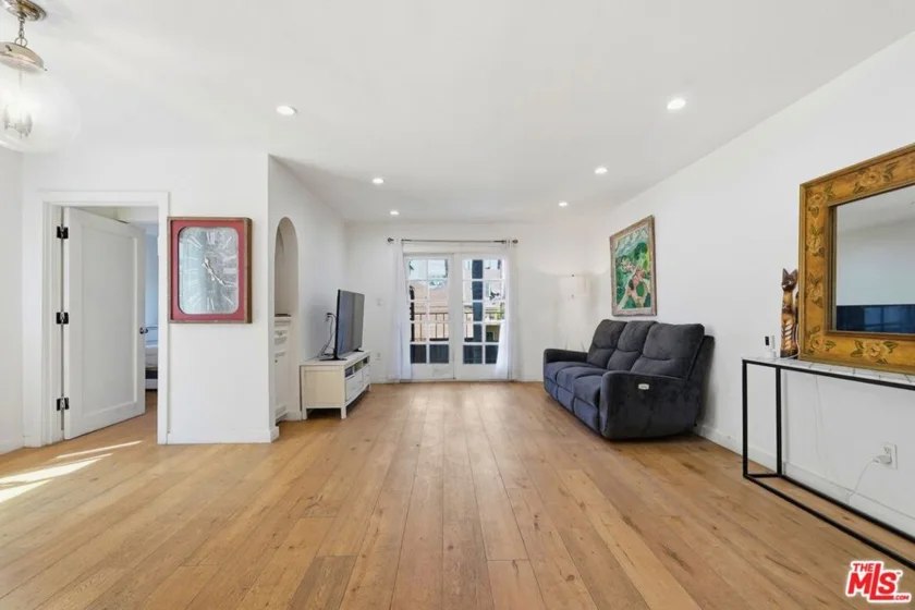 625 N Flores Street #104 photo 3