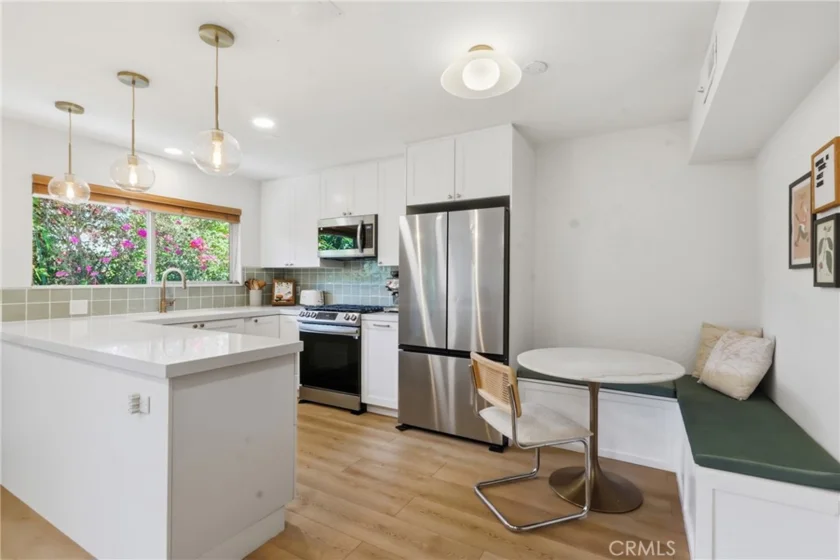 2147 N Beachwood #4 photo 13