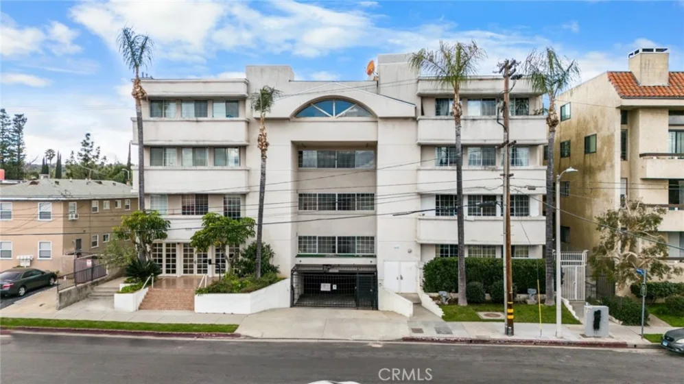 5219 Newcastle Avenue #302 photo 1