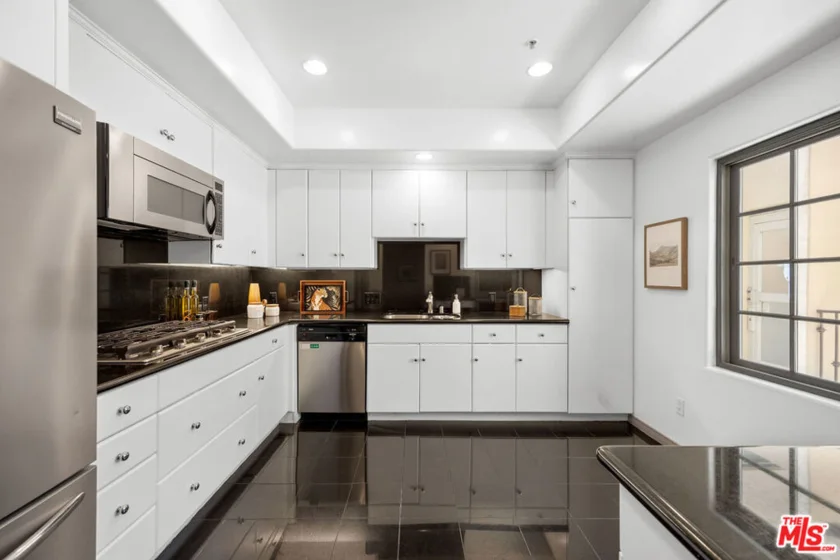 851 N San Vicente Boulevard #304 photo 21