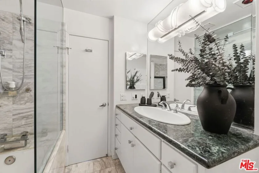 10751 Wilshire Boulevard #1206 photo 6