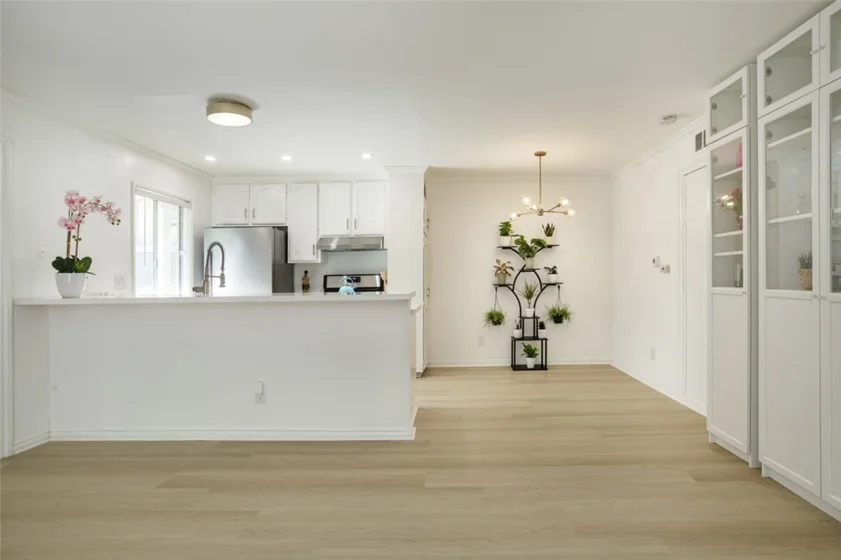 2815 S Fairview #G photo 4