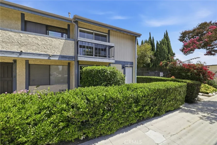16717 Vanowen Street photo 30
