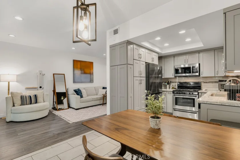 17914 Magnolia Boulevard #121 photo 10
