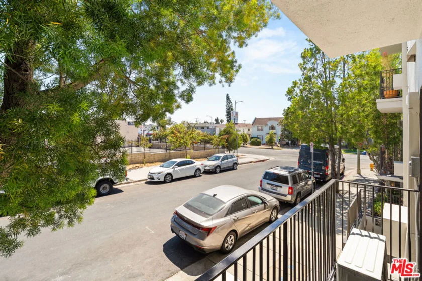 1930 N Vermont Avenue #103 photo 2