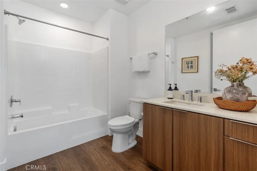 709 E Walnut Street #315 photo 21
