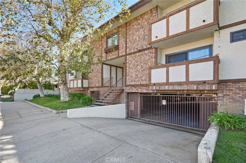 6250 Fulton Avenue #101 photo 1